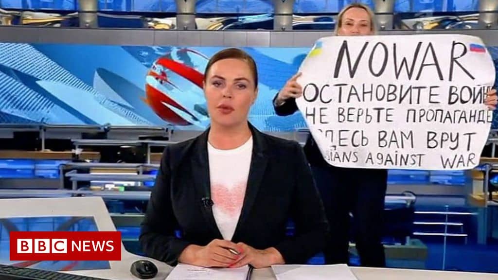 Marina Ovsyannikova: Russian journalist in court after TV protest
