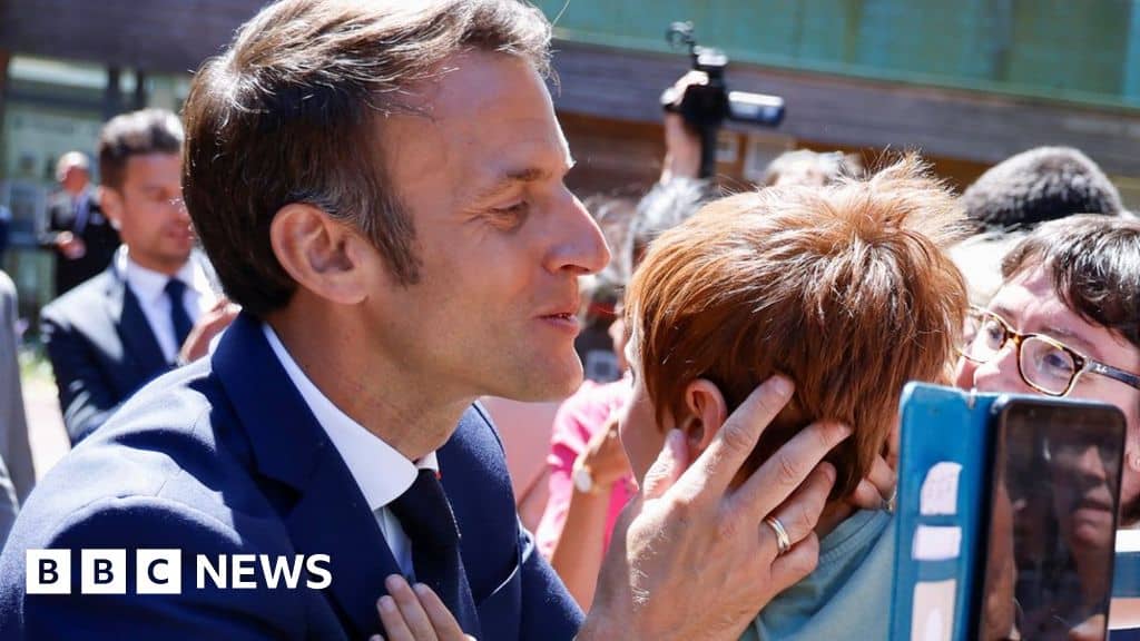 French election: Macron and left neck and neck – projection