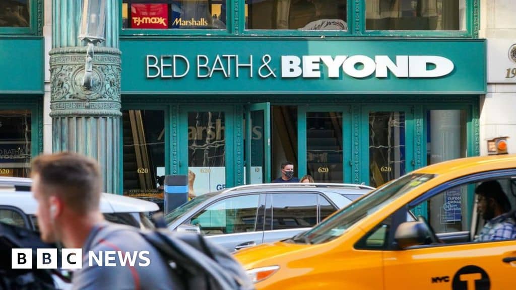 Bed Bath & Beyond finance chief falls to his death in NY