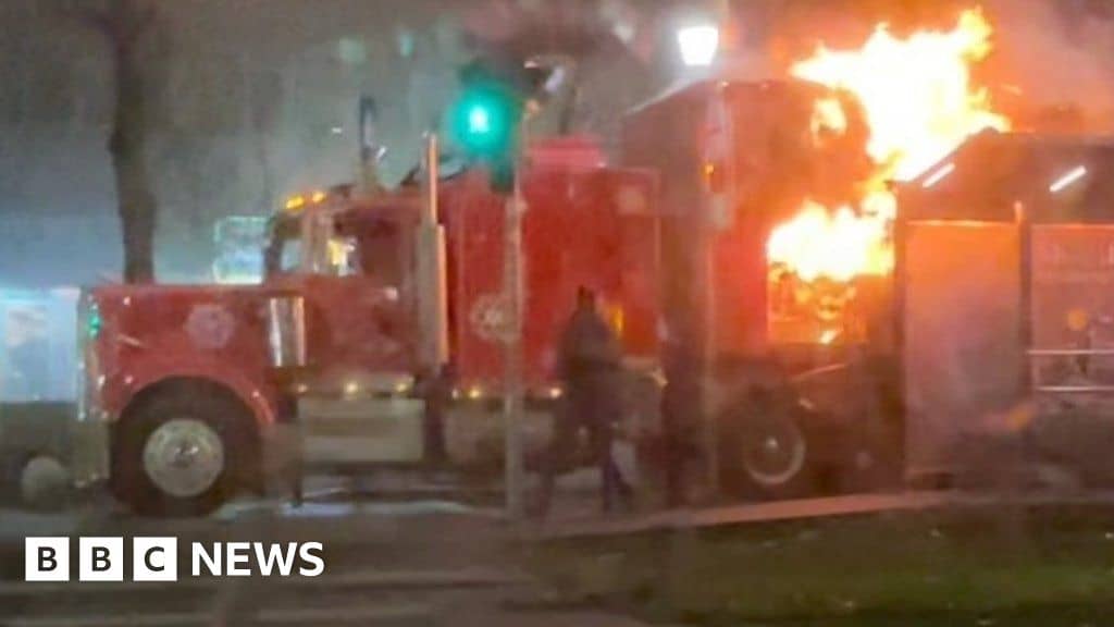 Coca-Cola Christmas truck in flames in Romania