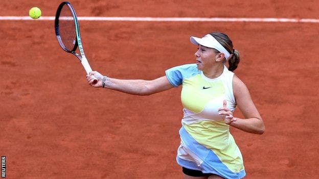 French Open 2022: Amanda Anisimova beats Naomi Osaka in first round